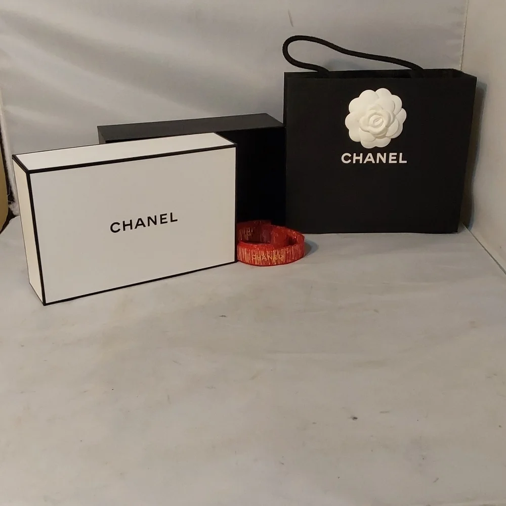 CHANEL decorate your